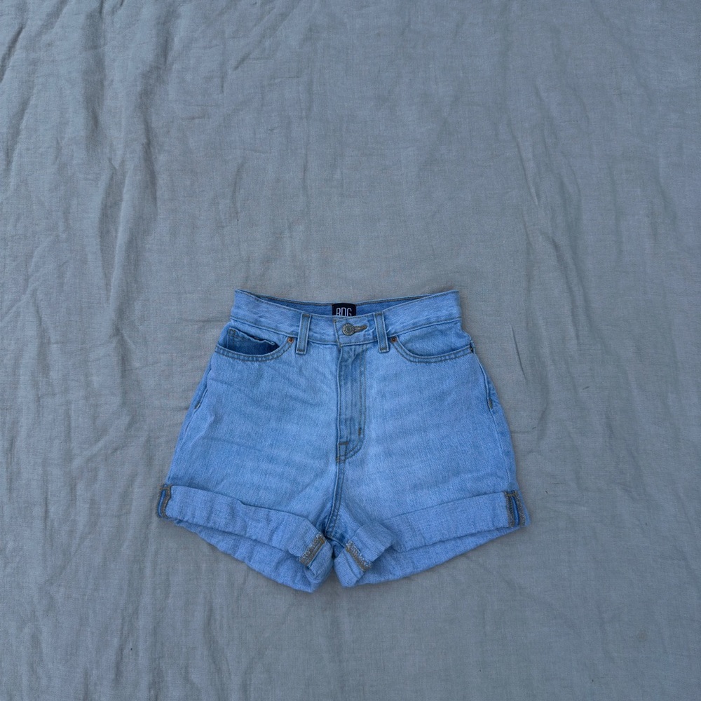 Urban Outfitters BDG Light Wash Denim Jean High Rise Short Shorts Size 24 - Picture 11 of 13